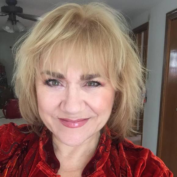 Meet your Posher, Cynthia - Picture 1 of 1